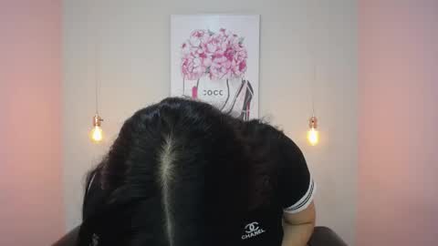 Snapshot of adri_gomez_1 chatting on April 2026 01:14:02 PM Adri online show from April 2026 01:14:02 PM