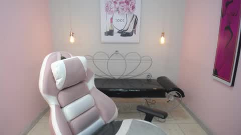 Snapshot of adri_gomez_1 chatting on May 2026 01:27:01 PM Adri online show from May 2026 01:27:01 PM