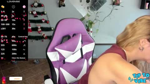 Adriana Paredes  online show from November 2025 12:15:02 PM