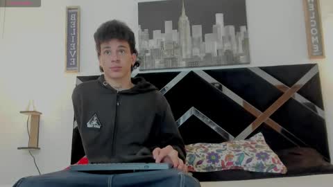 Adrian online show from November 2025 04:01:02 AM