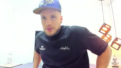 Adrein Roche online show from November 2025 11:54:02 PM