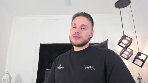 Adrein Roche online show from November 2025 11:15:01 PM