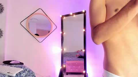 Snapshot of adrien_twink chatting on October 2025 07:21:01 PM Arien online show from October 2025 07:21:01 PM