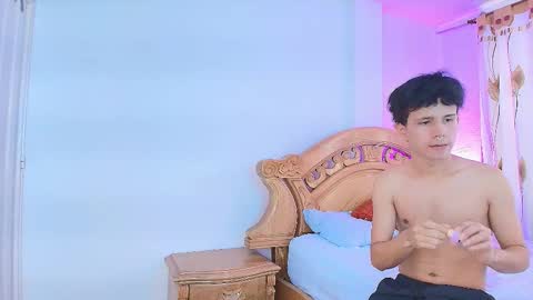 Snapshot of adrien_twink chatting on October 2025 06:09:01 PM Arien online show from October 2025 06:09:01 PM