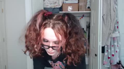 AESTROGEN online show from October 2025 06:38:02 PM