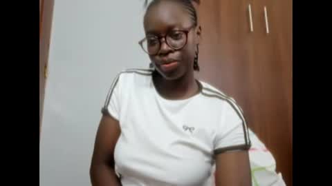Snapshot of afro_pop chatting on December 2024 09:43:02 AM Leah online show from December 2024 09:43:02 AM