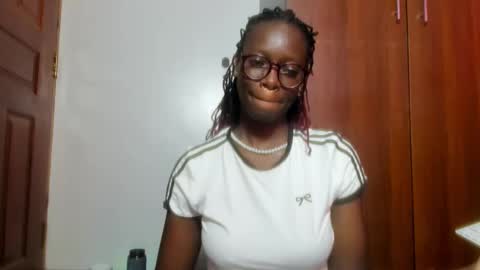 Snapshot of afro_pop chatting on December 2024 04:53:02 AM Leah online show from December 2024 04:53:02 AM