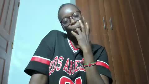Snapshot of afro_pop chatting on March 2025 12:05:02 AM Leah online show from March 2025 12:05:02 AM