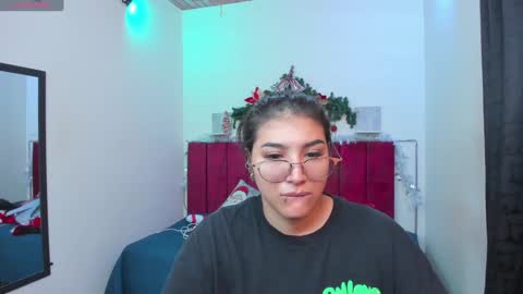 Snapshot of afroditaandsoffi chatting on December 2024 12:22:02 PM Afrodita Chery y Hermione online show from December 2024 12:22:02 PM