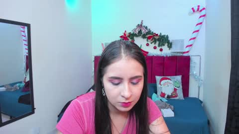 Snapshot of afroditaandsoffi chatting on December 2024 12:04:01 PM Afrodita Chery y Hermione online show from December 2024 12:04:01 PM