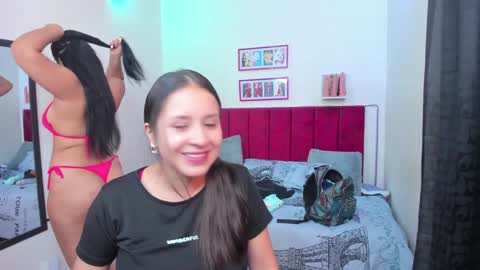 Snapshot of afroditaandsoffi chatting on January 2025 12:05:01 PM Afrodita Chery y Hermione online show from January 2025 12:05:01 PM