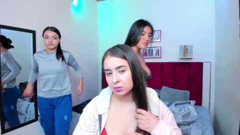 Snapshot of afroditaandsoffi chatting on January 2025 11:58:02 AM Afrodita Chery y Hermione online show from January 2025 11:58:02 AM