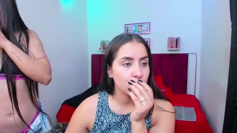 Snapshot of afroditaandsoffi chatting on February 2025 03:29:01 PM Afrodita Chery y Hermione online show from February 2025 03:29:01 PM