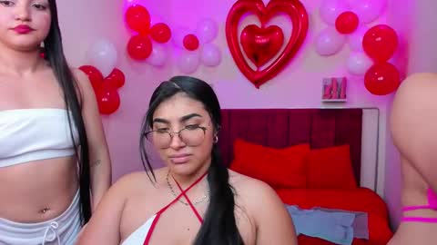 Snapshot of afroditaandsoffi chatting on February 2025 03:36:02 PM Afrodita Chery y Hermione online show from February 2025 03:36:02 PM