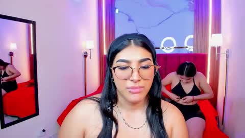 Snapshot of afroditaandsoffi chatting on March 2025 03:18:02 PM Afrodita Chery y Hermione online show from March 2025 03:18:02 PM