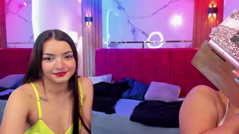 Snapshot of afroditaandsoffi chatting on October 2025 12:05:01 PM Afrodita Chery y Hermione online show from October 2025 12:05:01 PM