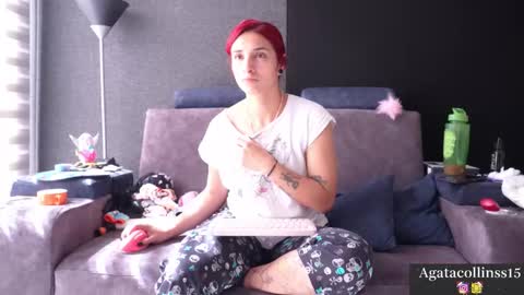 Agata Collinss online show from November 2025 02:43:02 PM