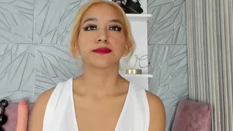 Agatadelphine online show from October 2025 01:08:02 PM