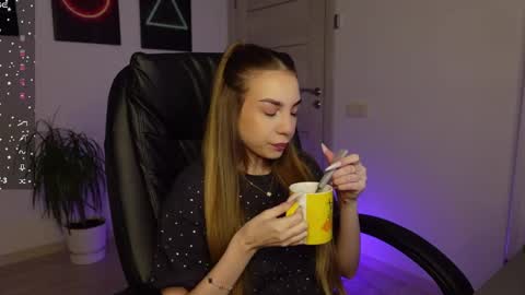 Agelina Lilly Laura online show from February 2025 06:07:01 AM