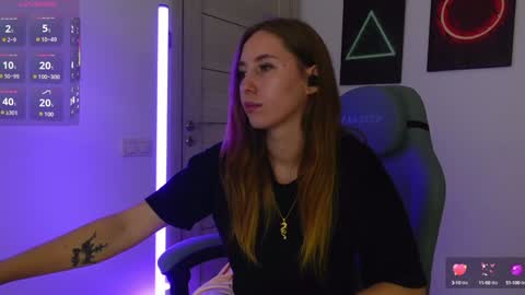 Agelina Lilly Laura online show from September 2025 02:08:02 PM