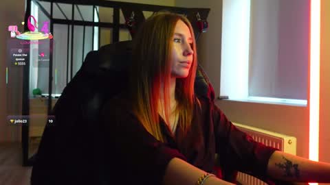 Agelina Lilly Laura online show from October 2025 02:05:01 PM