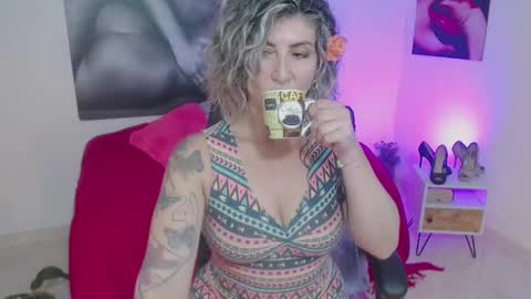 Snapshot of agnes_blackmore chatting on February 2025 03:06:01 AM Lily online show from February 2025 03:06:01 AM