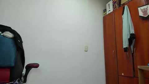 Agustin online show from December 2025 06:34:01 PM