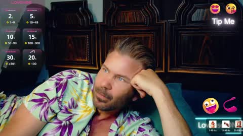 Snapshot of ahardman10 chatting on April 2026 12:41:01 AM Blue Eyed Handsome Man online show from April 2026 12:41:01 AM
