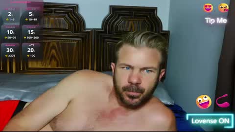 Snapshot of ahardman10 chatting on June 2026 01:29:01 AM Blue Eyed Handsome Man online show from June 2026 01:29:01 AM
