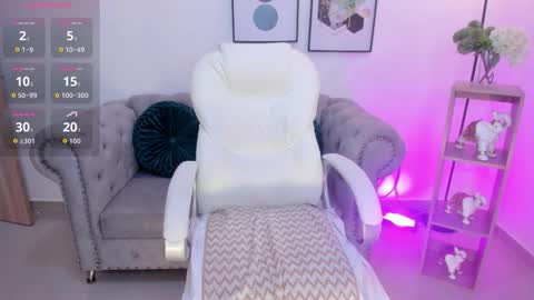 AIDA ADAMS online show from November 2025 01:11:01 PM