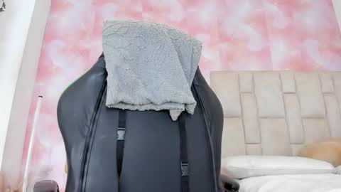 Snapshot of aida_rose chatting on February 2026 06:03:01 PM karoline online show from February 2026 06:03:01 PM