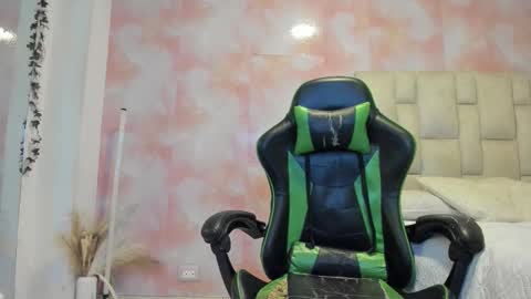 Snapshot of aida_rose chatting on February 2026 10:06:02 PM karoline online show from February 2026 10:06:02 PM