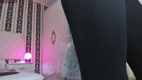 Snapshot of aidasina chatting on October 2025 08:04:02 PM aidasina online show from October 2025 08:04:02 PM