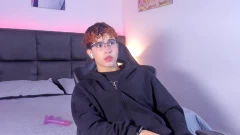 Aiden  online show from October 2025 12:04:02 PM