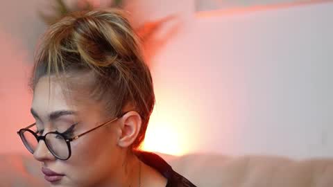  Aileen  online show from October 2025 06:48:01 PM