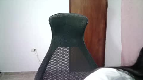 Snapshot of aineangeel chatting on October 2025 01:25:02 AM AINE online show from October 2025 01:25:02 AM