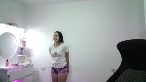 Snapshot of aineangeel chatting on November 2025 02:22:02 AM AINE online show from November 2025 02:22:02 AM