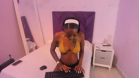 aishalehmann online show from October 2025 11:40:01 AM