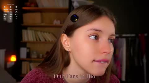 Snapshot of aislyfarran chatting on November 2025 01:19:02 AM Aliza online show from November 2025 01:19:02 AM