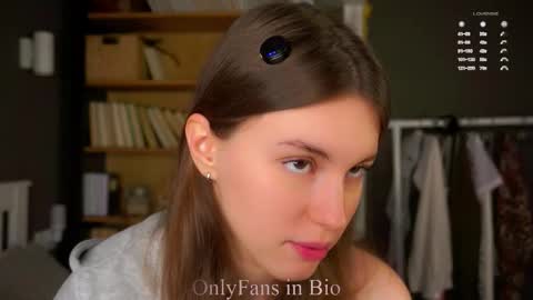 Snapshot of aislyfarran chatting on December 2025 01:13:01 AM Aliza online show from December 2025 01:13:01 AM