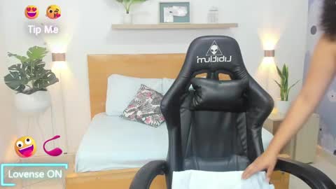 Aixa Burgos online show from January 2025 12:02:02 PM