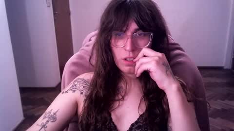 Snapshot of akamedolle chatting on November 2025 01:17:01 AM Veronica Akame 3 online show from November 2025 01:17:01 AM