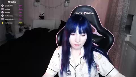 akirahartyx online show from November 2025 04:42:02 PM