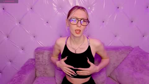 akiro_kim online show from February 2026 02:32:01 AM