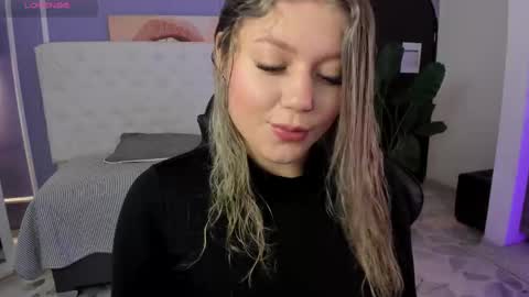 Snapshot of alaia_greyy chatting on October 2025 12:56:02 PM Alaia online show from October 2025 12:56:02 PM