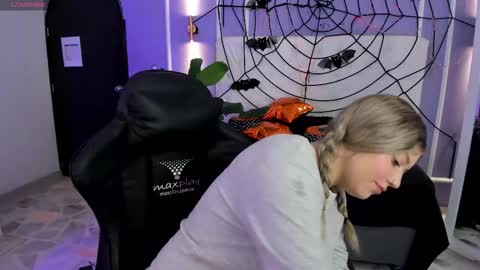 Snapshot of alaia_greyy chatting on November 2025 01:13:02 PM Alaia online show from November 2025 01:13:02 PM