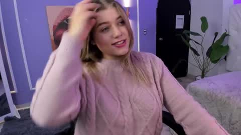 Snapshot of alaia_greyy chatting on November 2025 01:55:01 PM Alaia online show from November 2025 01:55:01 PM