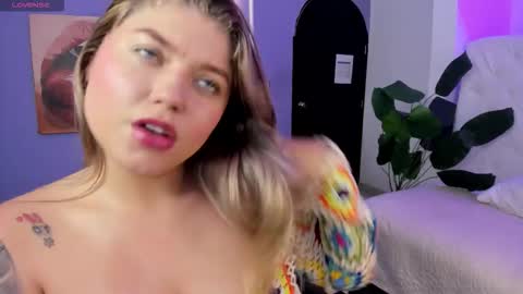 Snapshot of alaia_greyy chatting on November 2025 02:18:01 PM Alaia online show from November 2025 02:18:01 PM