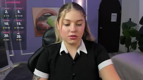 Snapshot of alaia_greyy chatting on November 2025 02:19:01 PM Alaia online show from November 2025 02:19:01 PM