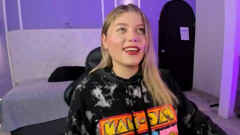 Snapshot of alaia_greyy chatting on December 2025 12:35:02 PM Alaia online show from December 2025 12:35:02 PM